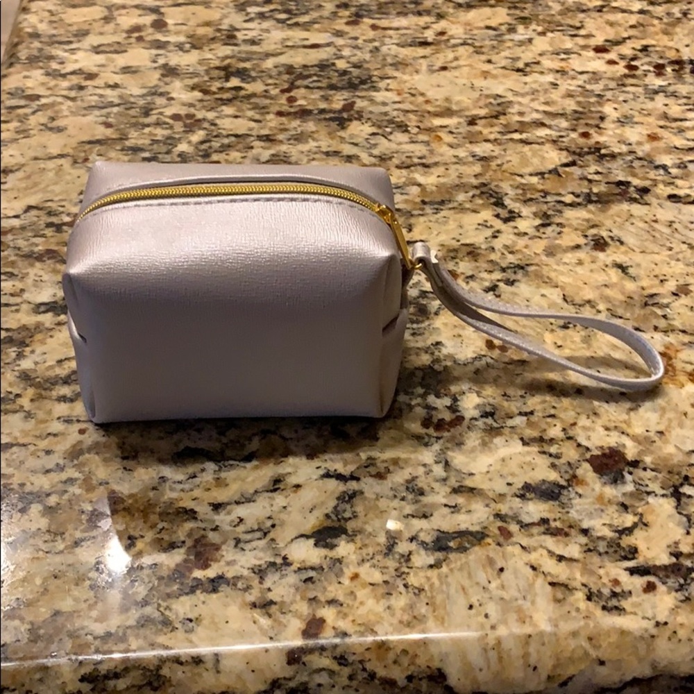 Bride Essentials Kit - Picture 4 of 8